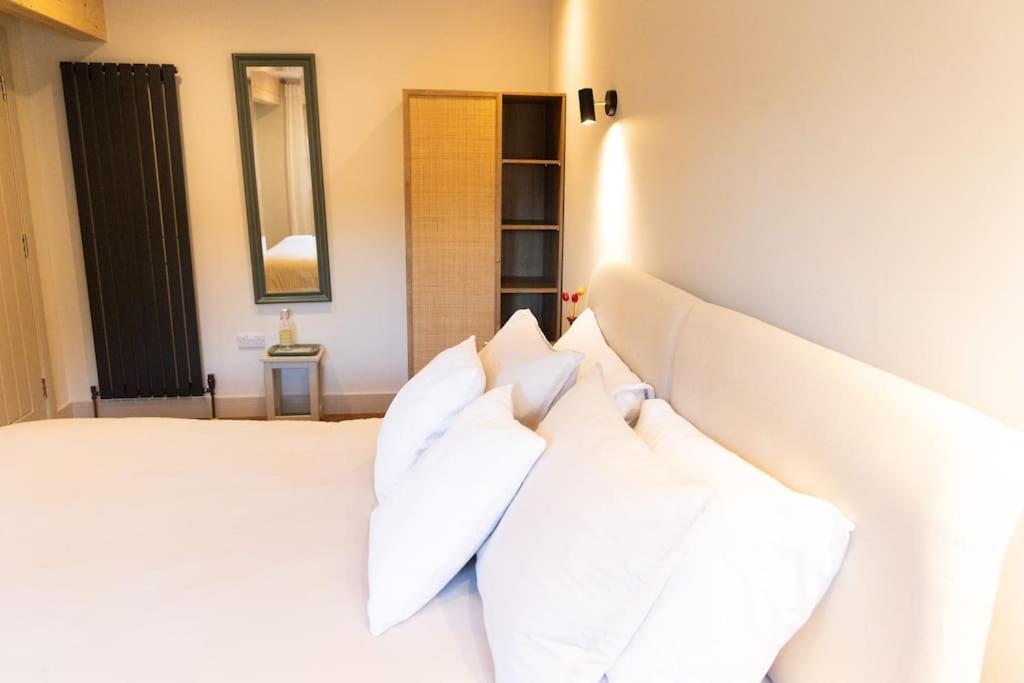 Amarelo Apartment, Central Charlbury, 1 Super King Bed Eksteriør bilde