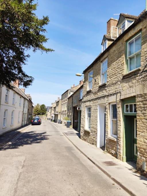 Amarelo Apartment, Central Charlbury, 1 Super King Bed Eksteriør bilde